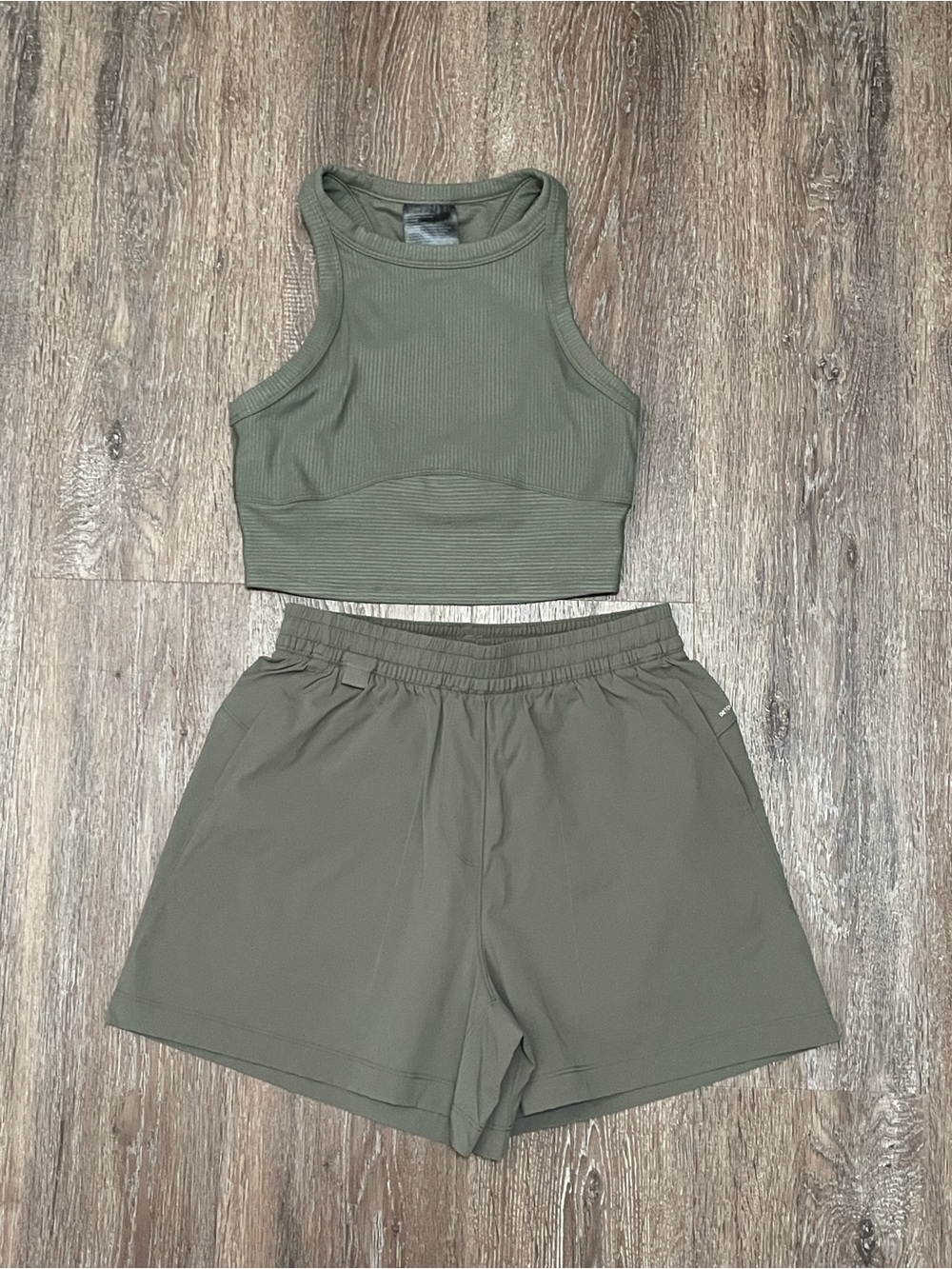 Like New Lululemon Matching Army Green Set. Size 4
